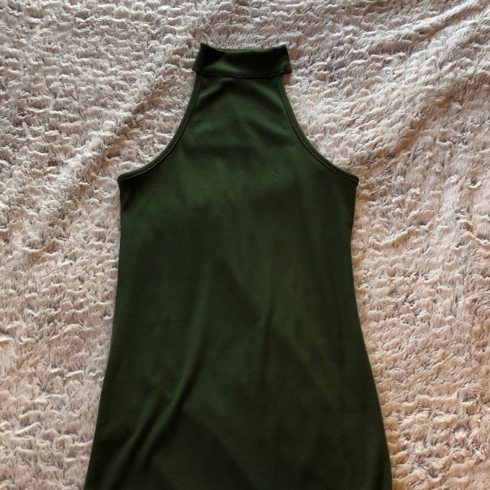 Sleeveless Turtle Neck